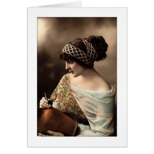 Mujer victoriana envuelta en cuentas