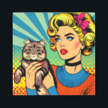 Mujeres de arte pop cómico personalizado sostienen<br><div class="desc">Arte retro de arte pop de estilo cómico hecho con una mujer de ambiente de medio siglo sosteniendo un lindo gato. Arte ai brillante y colorido.</div>