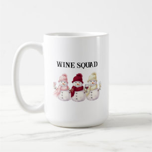 Mujeres de muñecos de nieve sosteniendo copas de v