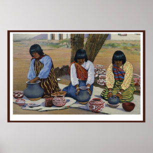 Mujeres de Pueblo Indio haciendo posters en ollas