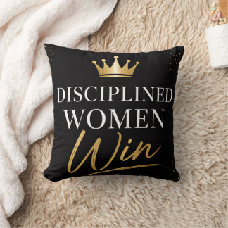 Mujeres Disciplinadas Ganan Almohada de Tirar