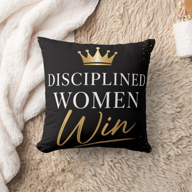 Mujeres Disciplinadas Ganan Almohada de Tirar (Manta)