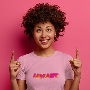 Mujeres negras, árabes rosados abundan en camiseta