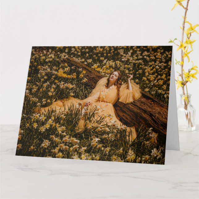 mujeres rodeadas de flores dobladas tarjeta de sal (flor amarilla)