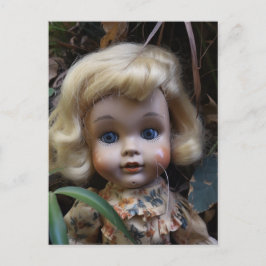 Muñeca en la tarjeta postal del yard