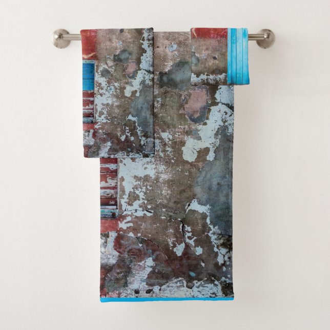 Muro rojo, azul y gris, puerta y ventana (In situ)