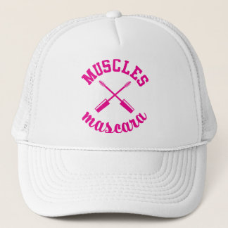 Músculos y rosa del gorra del camionero del rimel