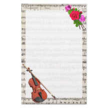 Música de hojas antiguas con violín y Rosas