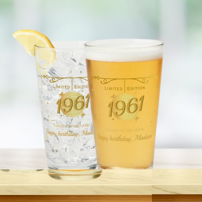 Nacido en 1961 Cumpleaños 65 bebidas barware (Subido por el creador)