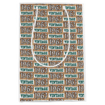 Nacido en 1963 con una bolsa de regalo