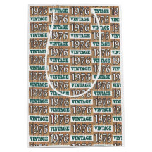 Nacido en 1976 con una bolsa de regalo