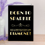 Nacido en Sparkle Vintage Typographic Birthday Gol<br><div class="desc">Tarjeta de cumpleaños tipográfica vintage en Relieve metalizado de oro de lujo sobre negro. Este diseño tipográfico presenta un divisor de desplazamiento art deco y está escrito con "Born to Sparkle .. ¡Ten un cumpleaños fabuloso y sigue brillando tu luz como un diamante! Puede editar el saludo de cumpleaños dentro...</div>