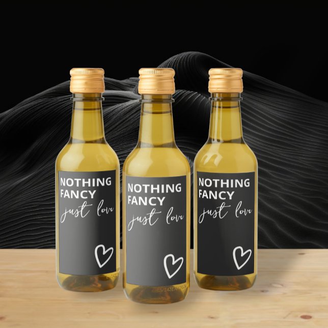 Nada Fancy Just Love Minimalista Boda (Nothing Fancy Just Love Minimalist Wedding Mini Wine Labels from Ricaso. Dark grey and white)