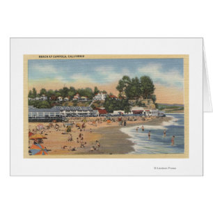 Nadadores y Sunbathers en la playa