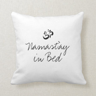Namast'ay en almohada divertida de la cama