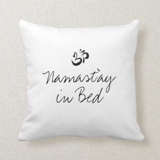 Namast'ay en almohada divertida de la cama