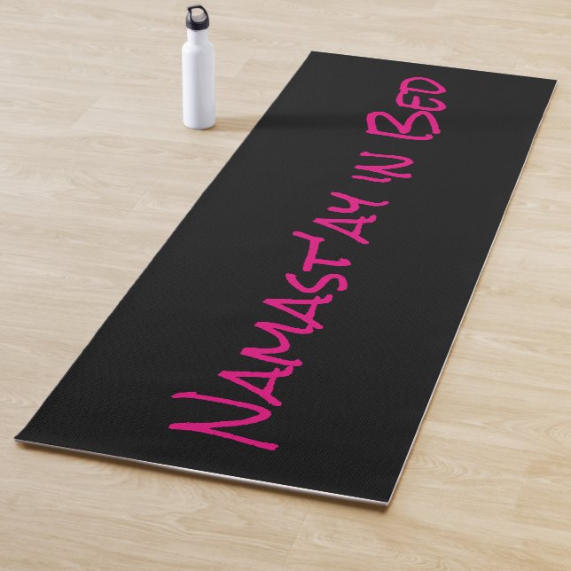 Namast'ay en la cama Black Pink Funny Yoga Pun Mat (In situ)