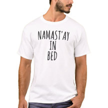Namast'ay en la camiseta de los hombres divertidos