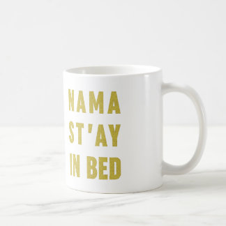 Namastay en taza de café divertida de la cama