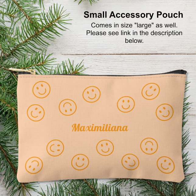 Naranja de caras felices en una bolsa para accesor (Small Accessory Pouch - Happy Faces Orange on Peach by Leapfroglisics Shop)