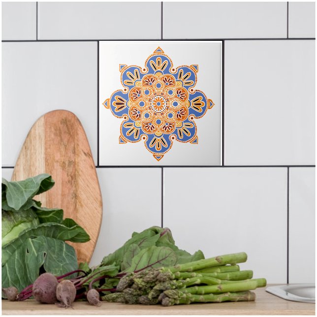 Naranja de medallón de azulejos decorativos y azul (Blue and orange medallion tile for kitchen bath or fireplace.)