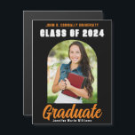 Naranja Negro 2024 Graduación Foto Arch Magnet<br><div class="desc">Este moderno imán de invitación para graduados de fotografía naranja y personalizado negro presenta su nombre de instituto o universidad para la clase de 2024. Personalizar con su nombre bajo la moda,  escritura manuscrita audaz y tapa de grad negro para una gran tarjeta magnética de graduación personalizada.</div>