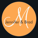 Naranja Nombres Monograma Boda Favor Pegatinas<br><div class="desc">Boda de personalizable favorece a Pegatinas con Iniciales de Monograma y nombres de novias y novios. Diseño de Elke Clarke©</div>