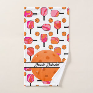 Naranja rosa Swirl Pickleball Paddles Balls Person