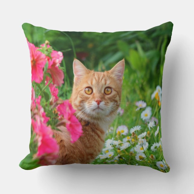 Naranja Tabby Cat Entre Flores Cojín decorativo (Anverso)
