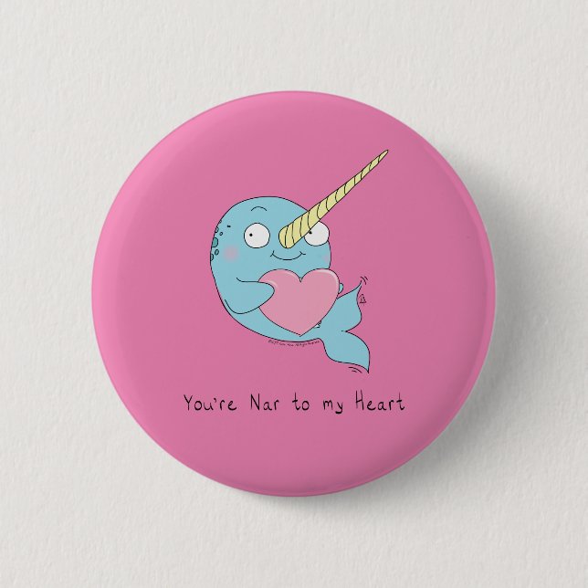 Narwhal Abrazando el corazón con el botón del día  (Anverso)