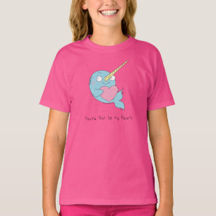 Narwhal abrazando una camiseta de un Chica del cor