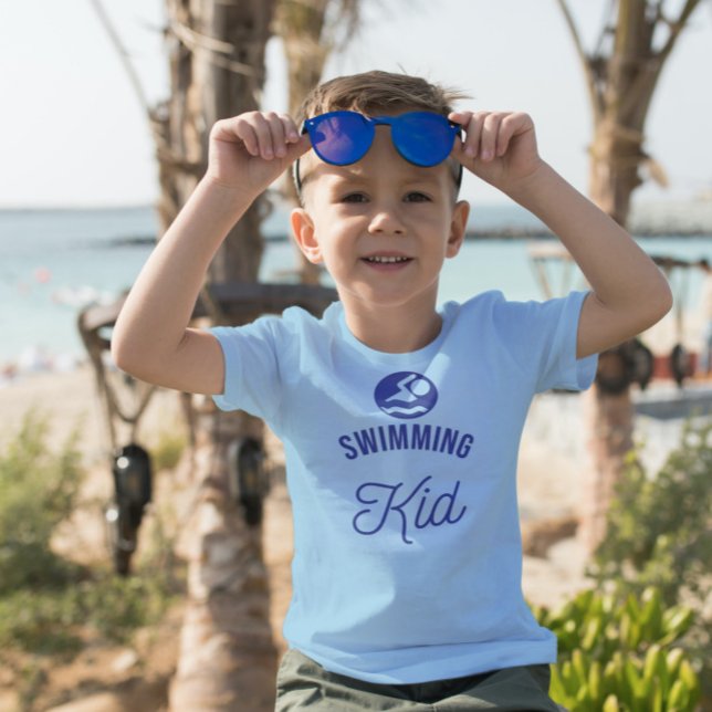 Natación Niña tipografía atrevida camiseta (Subido por el creador)
