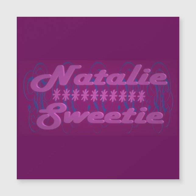 Natalie Sweetie color morado oscuro con texto (Anverso)