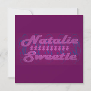 Natalie Sweetie color morado oscuro con texto