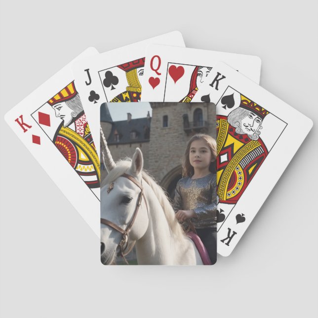 Natu Unicorn Jugando Cartas violeta (Reverso)