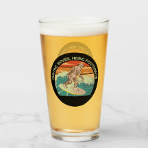 Navegando Bigfoot Cazando olas Escondiendo huellas