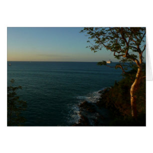 Navegar fuera del atardecer tropical del atardecer