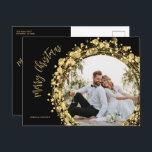 Navidad de oro y moras negras<br><div class="desc">Círculos de oro, estrellas y puntos coronaron sobre un fondo negro alrededor de tu foto favorita con tus nombres y Feliz Navidad con letras de moda y tu saludo personal en la parte de atrás de estas postales. *UTILIZAR UNA FOTO HORIZONTAL para obtener los mejores resultados o recortar tu foto...</div>