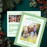 Navidad Personalizada Verde Gingham Chic 3 Fotos<br><div class="desc">Tarjeta postal perfecta y linda para un divertido saludo de vacaciones. Arte hecho a mano para ti.</div>