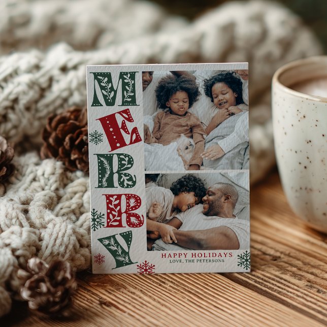 Navidad Retro Verde Rojo Alegre 2-Fotos (Retro Green Red Merry 2-Photo Christmas Holiday Card)