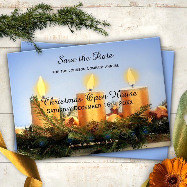 Navidades Abrir la casa Guardar la tarjeta de fech (Save the Date card for a Christmas or Holiday party, featuring golden candles and pine twigs)