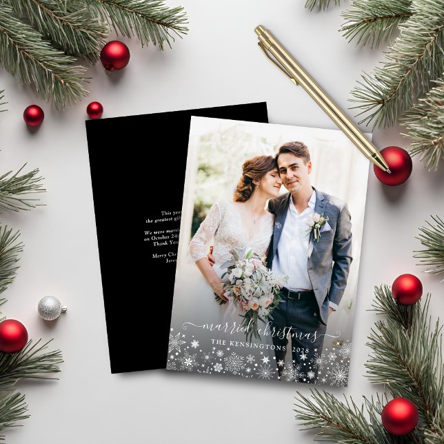 Navidades casados recién casados en vacaciones de  (Married Christmas Newlywed Elopement Holiday Photo Card)