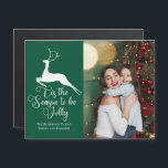 Navidades de renos verdes foto de este imán de tem<br><div class="desc">Un elegante ciervo blanco salta por encima de las palabras de los Navidades Esta es la temporada para ser alegre en esta hermosa tarjeta imán de vacaciones. Clásica elegancia con un reno de bonito sobre una magnífica caligrafía y una foto familiar llenando la parte delantera de estas tarjetas magnéticas verdes...</div>