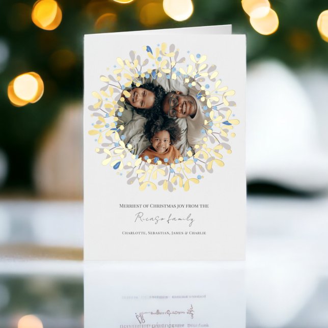 Navidades escribieron foto personalizada (Christmas Wreath Personalized Photo Foil Holiday Cards from Ricaso. Foil cards add photograph )