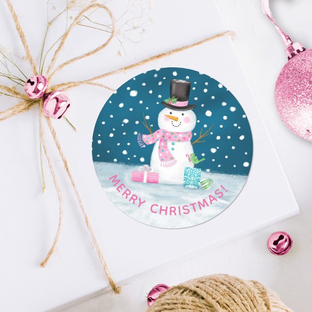 Navidades felices y Pegatina de Snowman (A cute Christmas Snowman sticker with a pink scarf. Personalize it your greeting.)