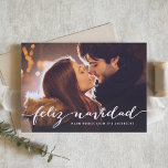 Navidades Feliz Navidad Rustic Script<br><div class="desc">¡Feliz Navidad! Envíe sus deseos de vacaciones a amigos y familiares con esta tarjeta de Navidades de personalizable. Esta carta de Navidades españoles incluye caligrafía rústica. Personalice agregando sus detalles. Esta tarjeta de Navidades de fotos está disponible en otros colores y material de cartón. Los elementos coincidentes están disponibles.</div>