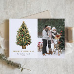 Navidades fotográficos de árbol de navidad de colo<br><div class="desc">Comparte la calidez de las vacaciones con esta tarjeta de fotos de Navidad inspirada en la cosecha de vintage que presenta un árbol navideño de color acuático decorado con ornamentos metálicos de bola roja y dorada y cintas doradas. El diseño clásico y tradicional añade un encanto intemporal a sus saludos...</div>