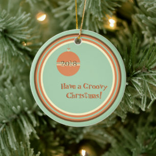 Navidades Groovy Retro con Ornamento y Fecha