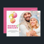 Navidades postales postales fotos modernas de mora<br><div class="desc">Las postales de estos Navidades magenta únicos cuentan con adornos acuáticos de vacaciones en tonos rosa, verde y rojo. Las palabras "Merry & Bright" están dispuestas en un típico serif tradicional en un color de cortesía sobre un simple fondo blanco. Personalizar con su redacción y familia, parejas o foto mascota...</div>