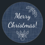 Navy Blue Merry Christmas Burlap Look Pegatina<br><div class="desc">Estos pegatinas redondos azul marino con palabras Feliz Navidad están decorados con elementos de invierno,  ornamentos y fondo texturado de aspecto burregal. Se pueden usar para sellar los sobres,  bolsas de favores,  para decorar gafas,  o para otros fines. ¡Que tengas unas vacaciones felices!</div>